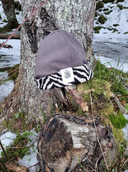 Bonnet polaire marron et coté zebre reversible pour l'hiver