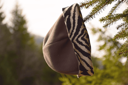 Bonnet polaire marron et coté zebre reversible pour l'hiver