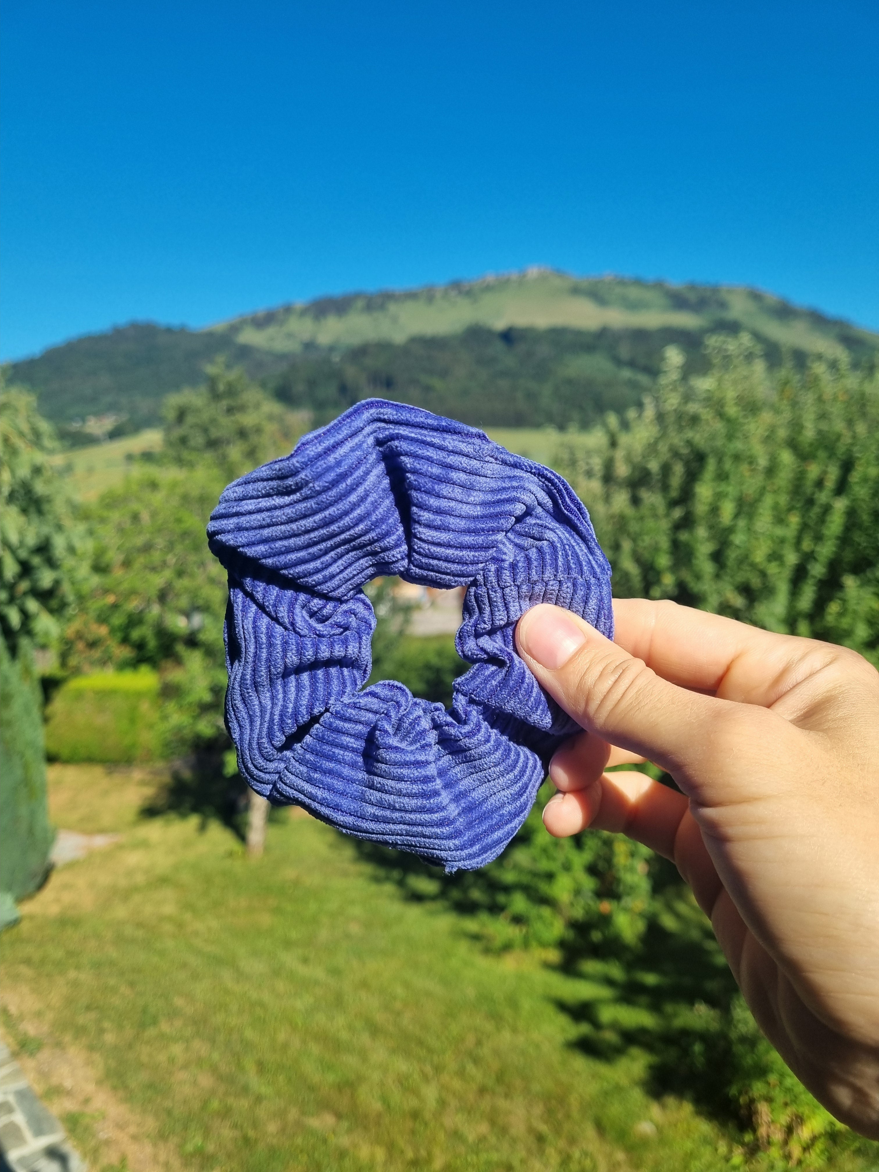 scrunchie cheveux accessoire gros chouchou attache velours cotele bleu
