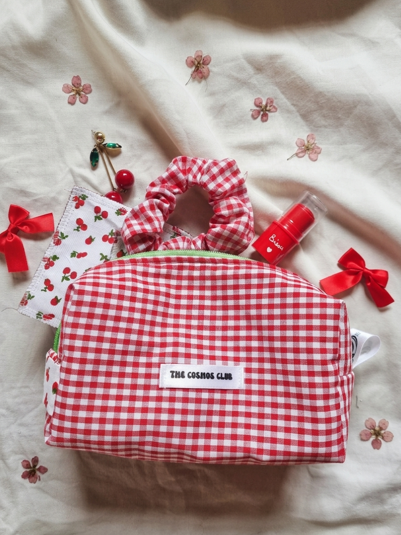 Trousse vichy rouge cousue main avec fermeture éclaire