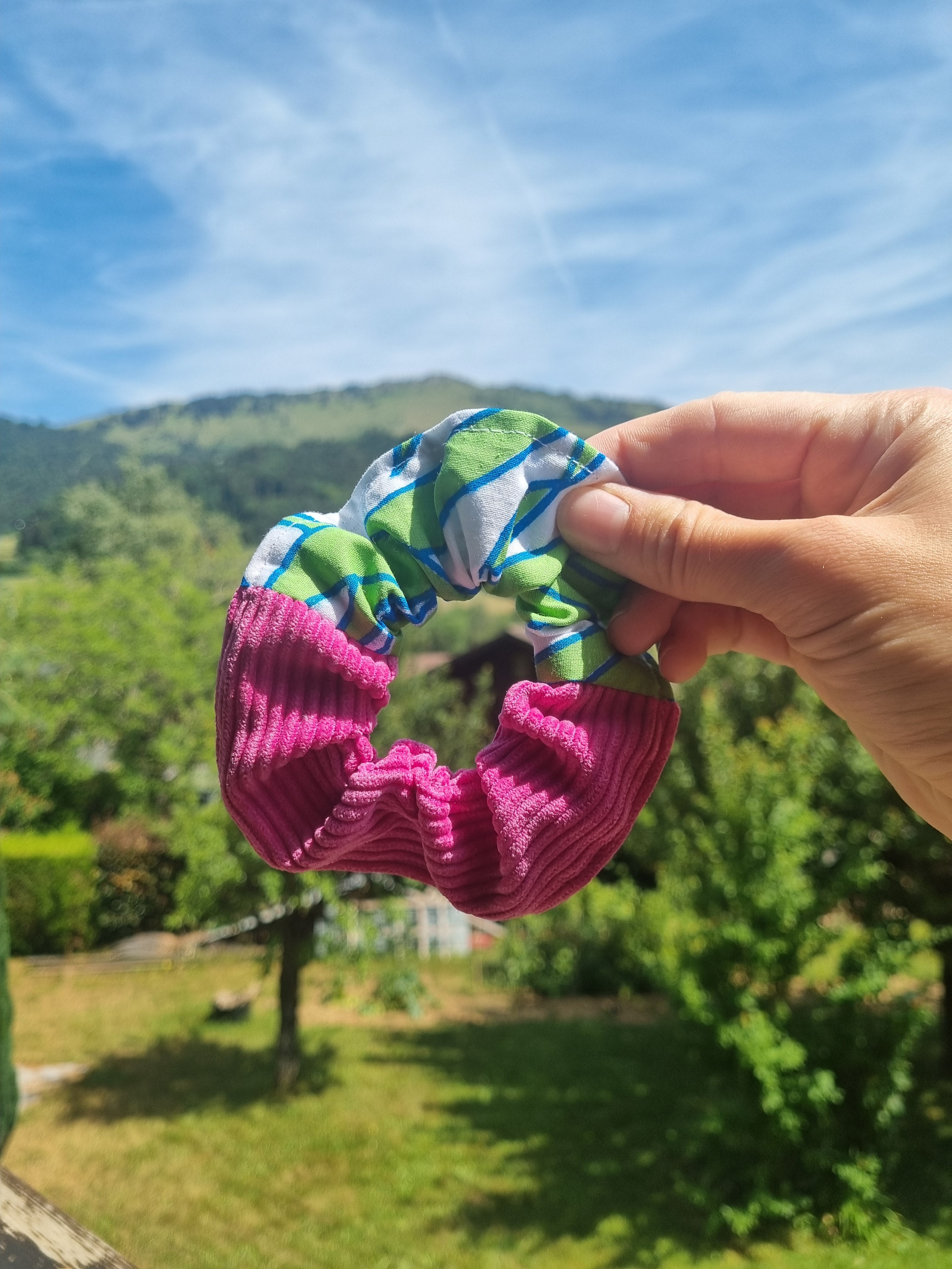 scrunchie cheveux accessoire gros chouchou attache velours rose vert