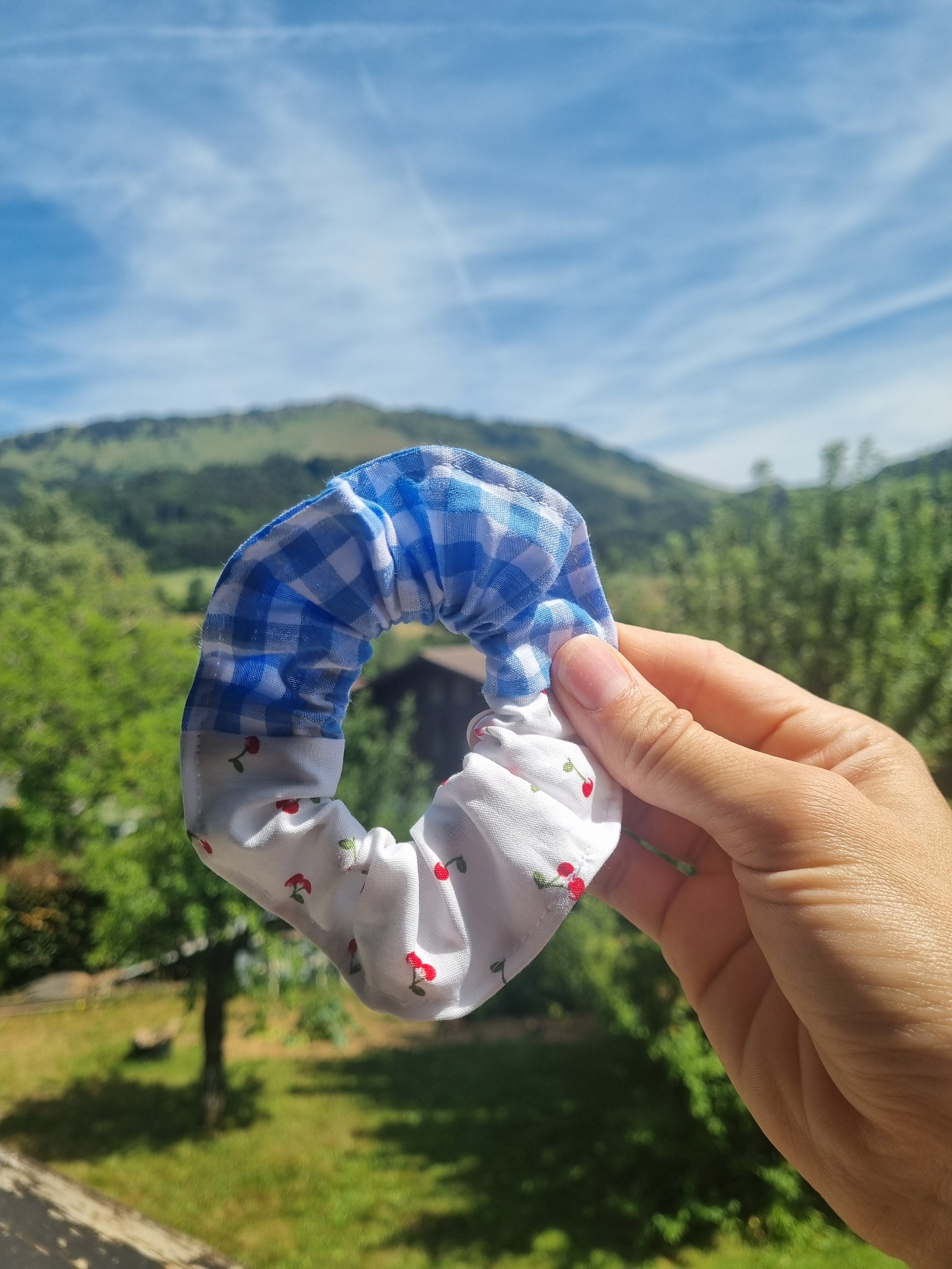 scrunchie cheveux accessoire gros chouchou attache scrunchie patchwork vichy bleu cerises