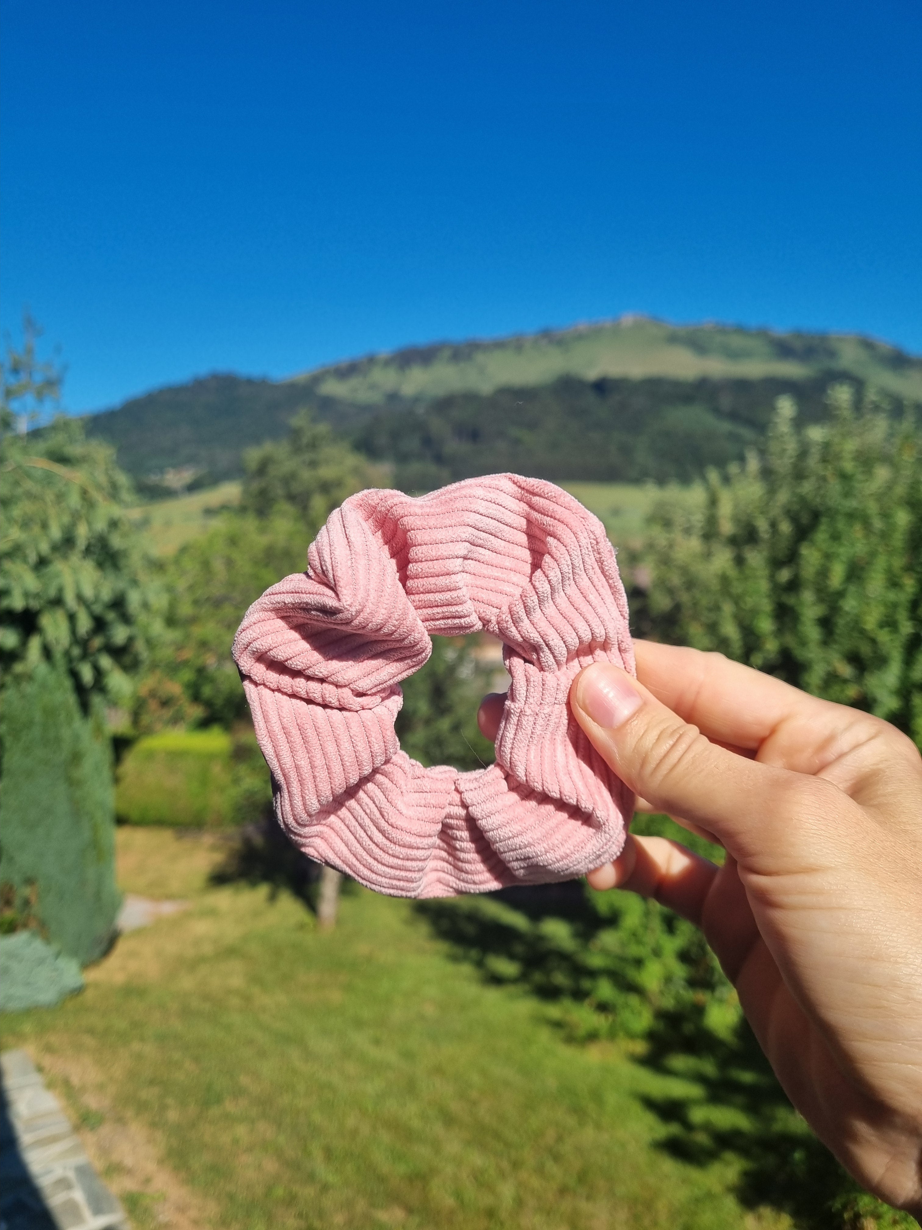 scrunchie cheveux accessoire gros chouchou attache velours cotele rose