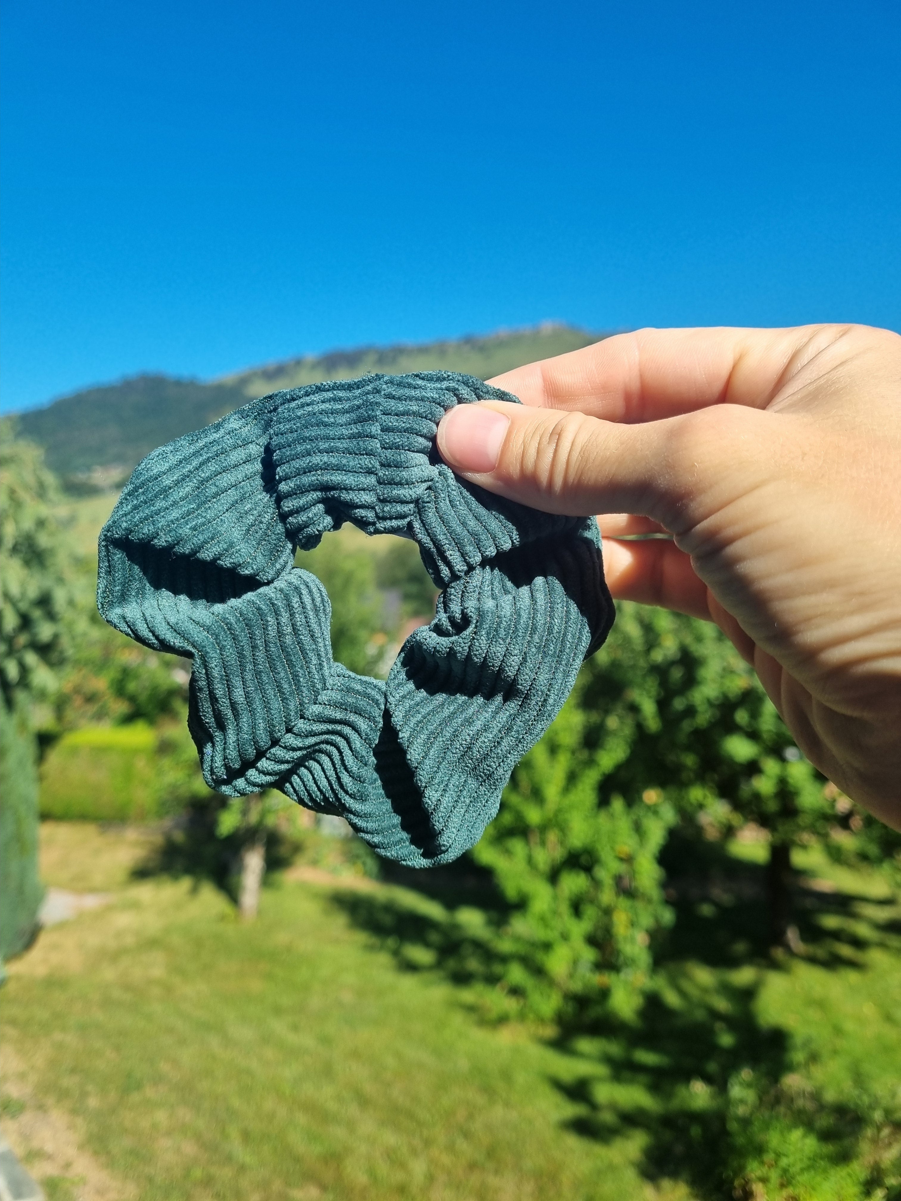 scrunchie cheveux accessoire gros chouchou attache velours cotele vert