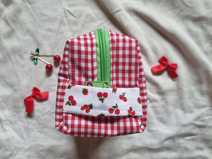 Trousse vichy rouge idéal cadeau avec motif cerise