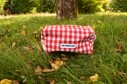 trousse vichy rouge fermeture vert pomme interieur cerises resistante rembourrée et fermeture éclaire résistante YKK possible a la personnalisation idéal cadeau 